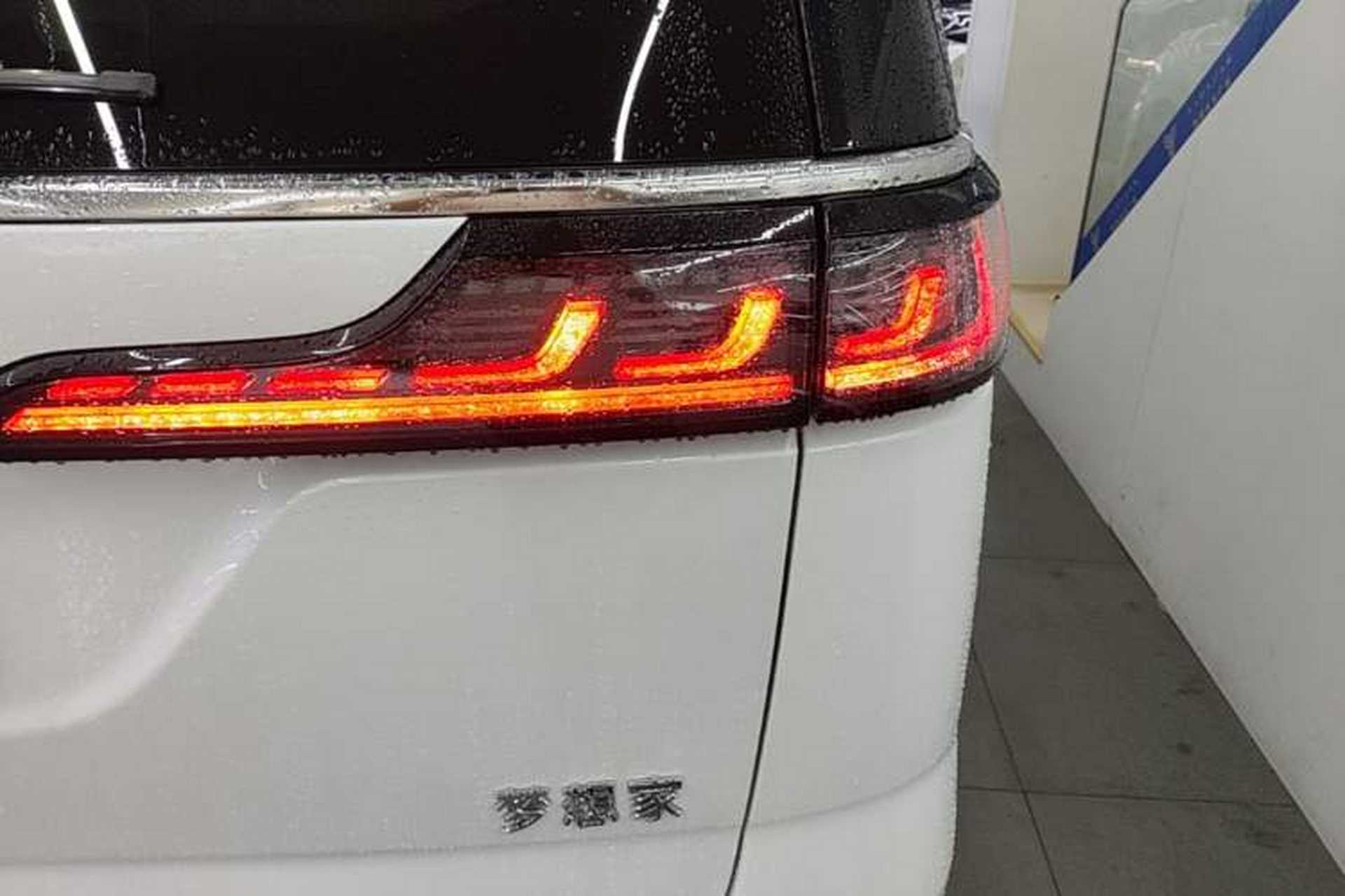 Used VOYAH Dream 2022 Low-Carbon Edition Dream+ Smart Enjoyment Package Right Rear Taillight