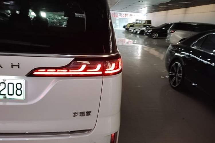 Used VOYAH Dream 2022 Low-Carbon Edition Dream+ Smart Enjoyment Package Right Rear Taillight