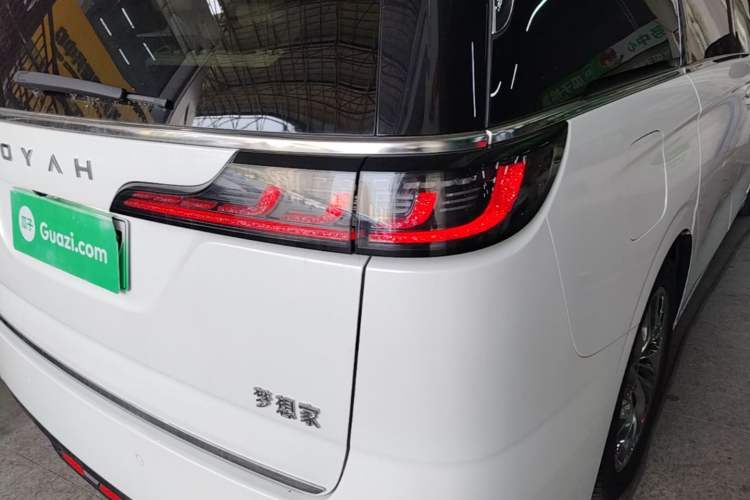 Used VOYAH Dream 2022 Low-Carbon Edition Dream+ Smart Enjoyment Package Right Rear Taillight
