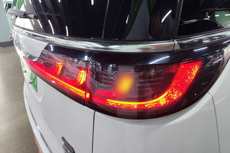Used VOYAH Dream 2022 Low-Carbon Edition Dream+ Smart Enjoyment Package Right Rear Taillight