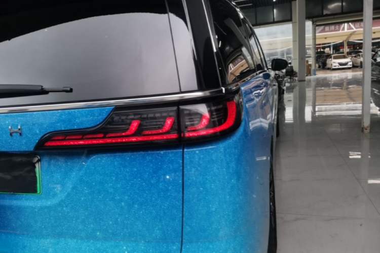 Used VOYAH Dream 2022 Low-Carbon Edition Dream+ Smart Enjoyment Package Right Rear Taillight