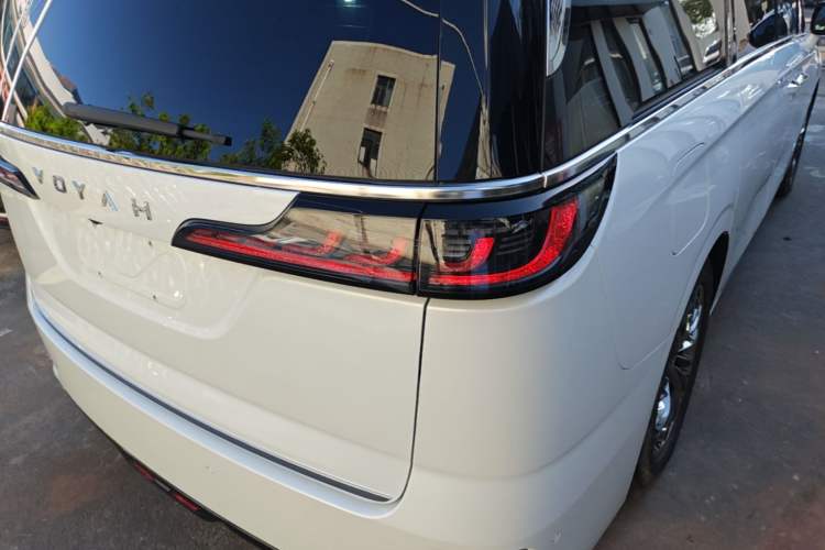 Used VOYAH Dream 2022 Low-Carbon Edition Dream+ Smart Enjoyment Package Right Rear Taillight