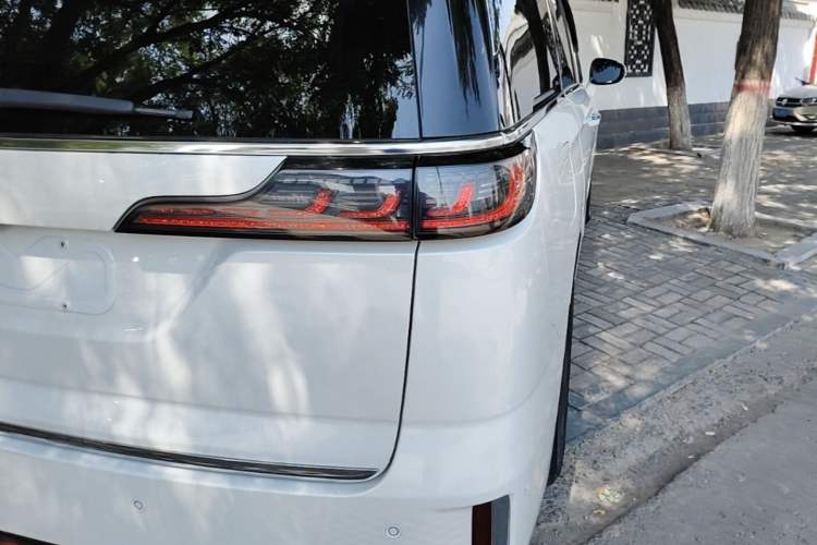 Used VOYAH Dream 2022 Low-Carbon Edition Dream+ Smart Enjoyment Package Right Rear Taillight