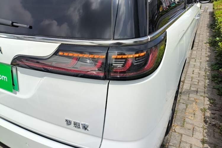Used VOYAH Dream 2022 Low-Carbon Edition Dream+ Smart Enjoyment Package Right Rear Taillight