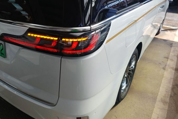 Used VOYAH Dream 2022 Low-Carbon Edition Dream+ Smart Enjoyment Package Right Rear Taillight