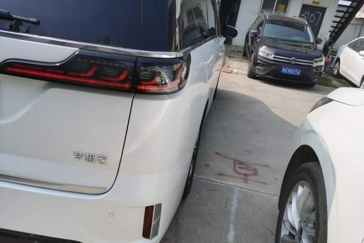 Used VOYAH Dream 2022 Low-Carbon Edition Dream+ Smart Enjoyment Package Right Rear Taillight