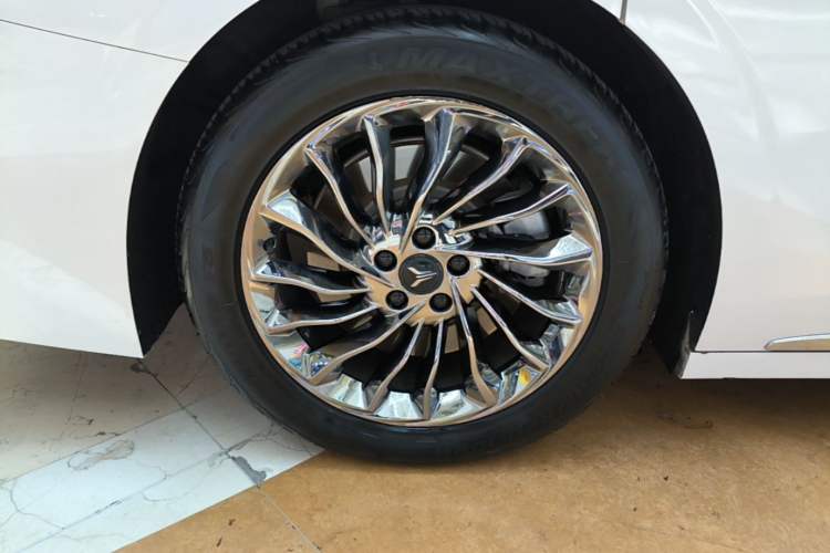 Used VOYAH Dream 2022 0-Carbon Edition Dream+ Smart Enjoyment Package 475 km Right Rear Wheel Hub