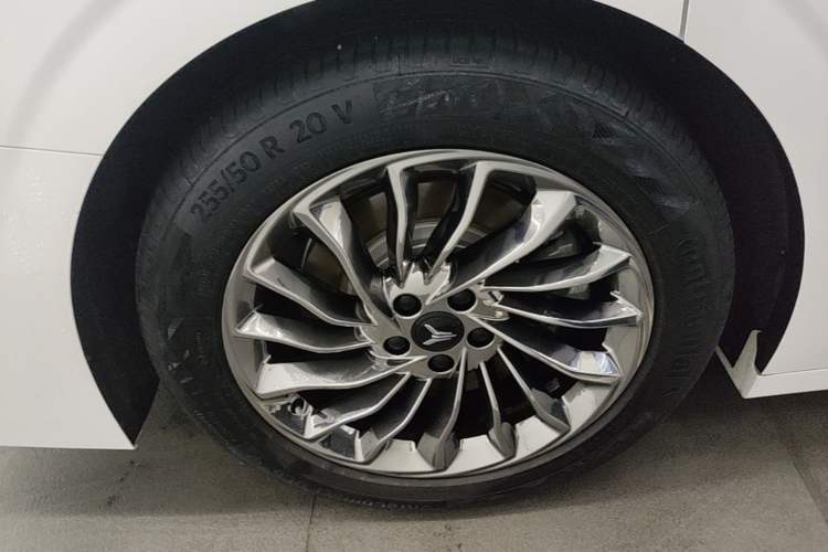 Used VOYAH Dream 2022 Low-Carbon Edition Dream+ Smart Enjoyment Package Right Rear Wheel Hub