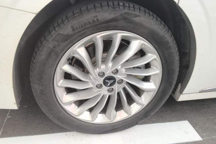 Used VOYAH Dream 2022 0-Emission Version Plus Intelligent Driving Package 475 km Right Rear Wheel Hub