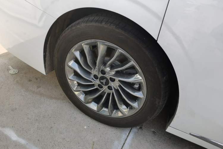Used VOYAH Dream 2022 Low-Carbon Edition Dream+ Smart Enjoyment Package Right Rear Wheel Hub