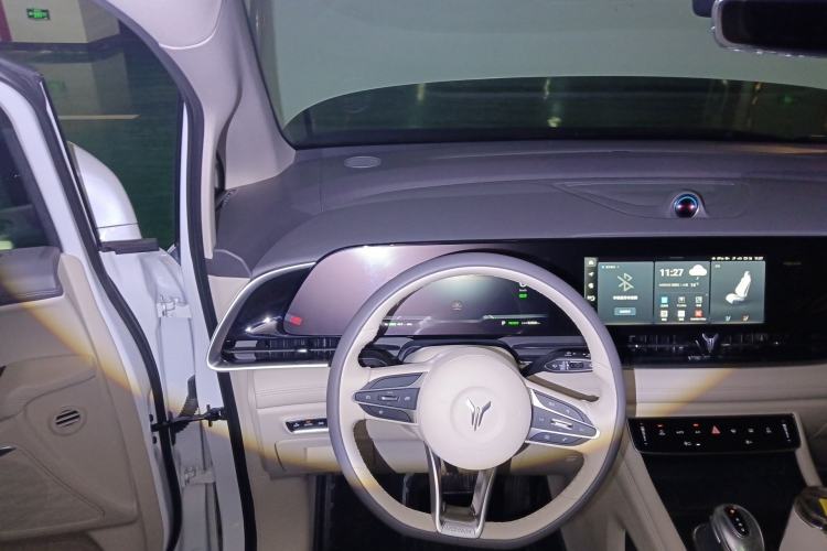 Used VOYAH Dream 2022 0-Emission Version Range of 475 km Steering Wheel