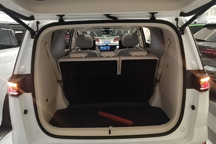 Used VOYAH Dream 2022 Low-Carbon Edition Dream+ Smart Enjoyment Package Trunk