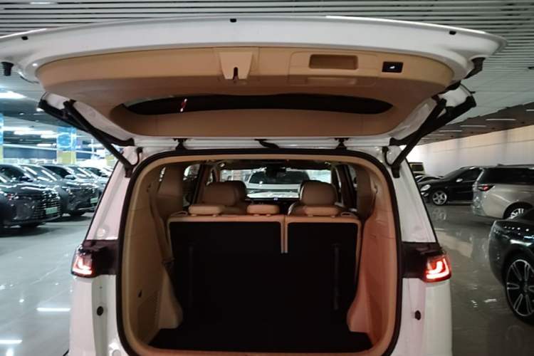 Used VOYAH Dream 2022 Low-Carbon Edition Dream+ Smart Enjoyment Package Trunk