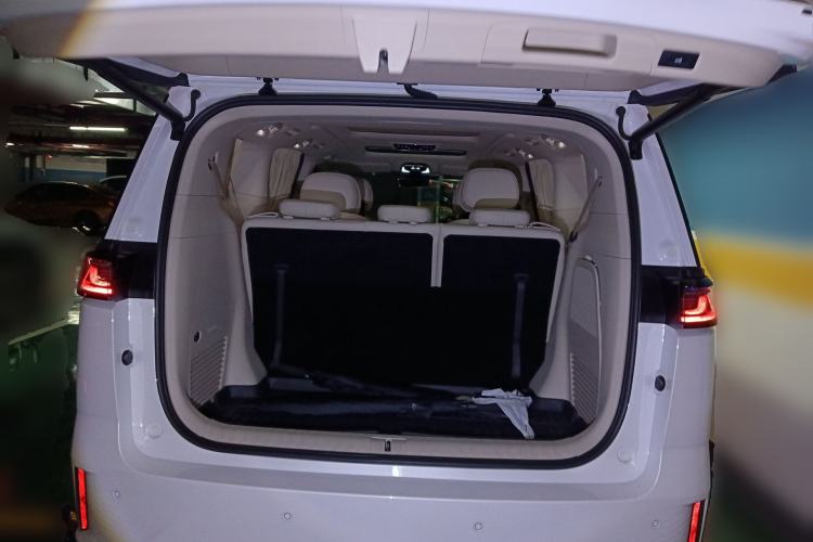 Used VOYAH Dream 2022 0-Emission Version Range of 475 km Trunk