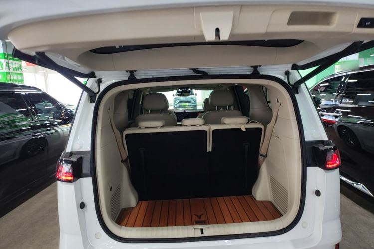 Used VOYAH Dream 2022 Low-Carbon Edition Dream+ Smart Enjoyment Package Trunk