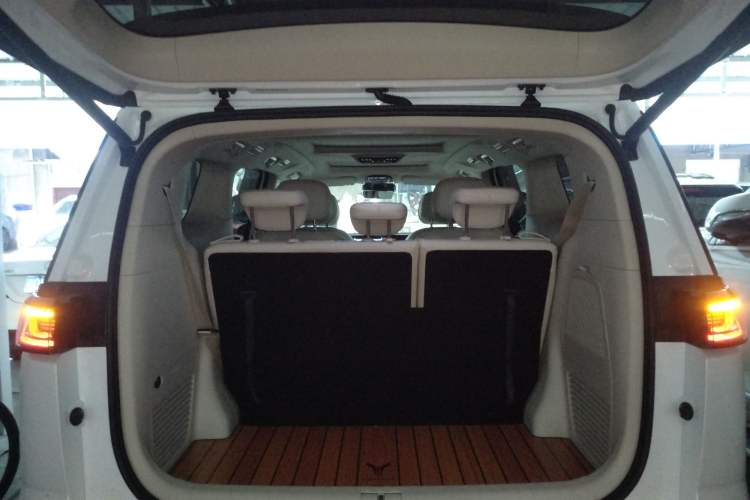 Used VOYAH Dream 2022 Low-Carbon Edition Dream+ Smart Enjoyment Package Trunk