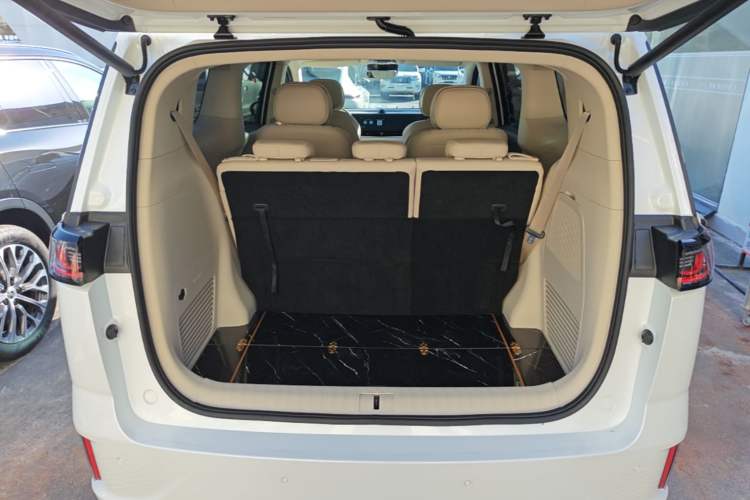 Used VOYAH Dream 2022 Low-Carbon Edition Dream+ Smart Enjoyment Package Trunk