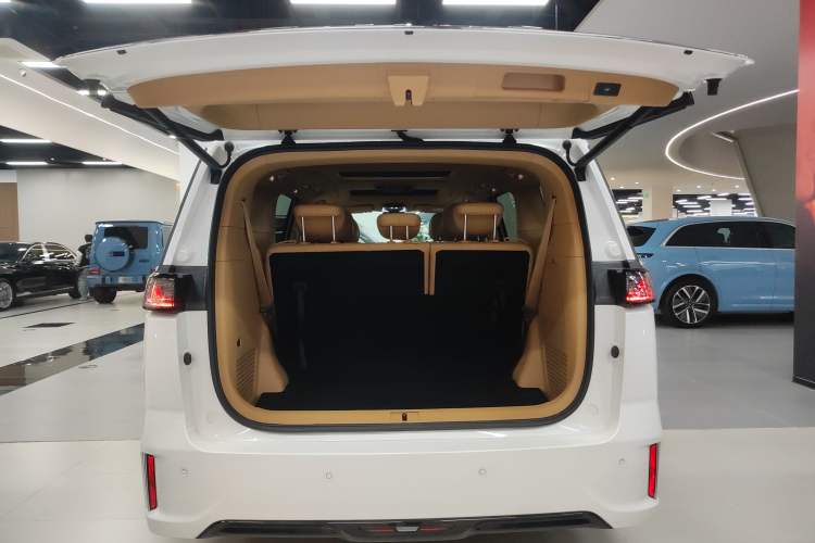 Used VOYAH Dream 2022 Low-Carbon Edition Plus Intelligent Driving Package Trunk