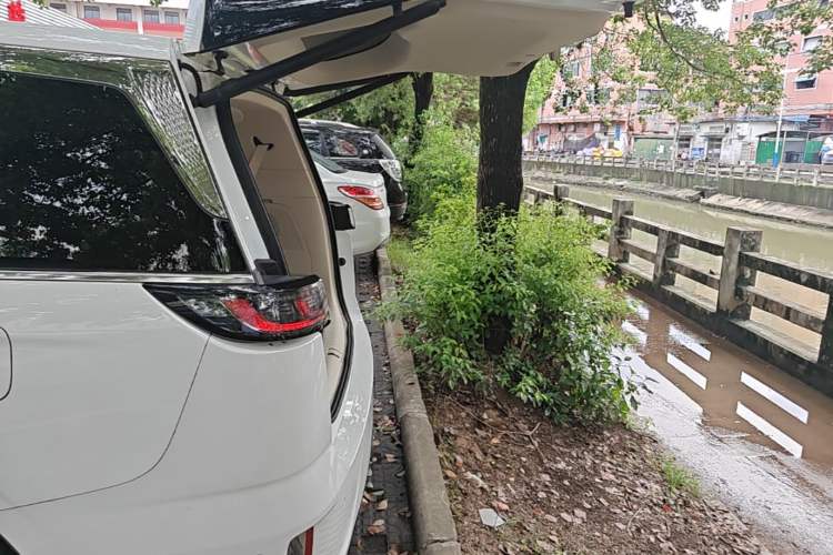 Used VOYAH Dream 2022 0-Carbon Edition Dream+ Smart Enjoyment Package 475 km Trunk