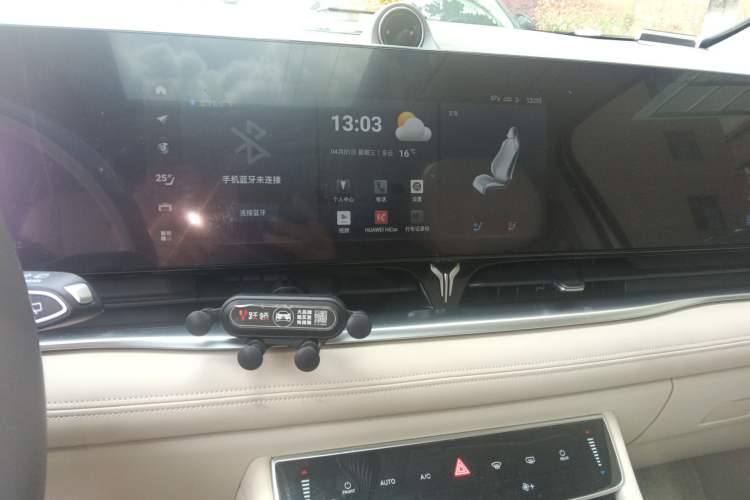 Used VOYAH Dream 2022 0-Emission Version Range of 475 km Audio And AC Panel