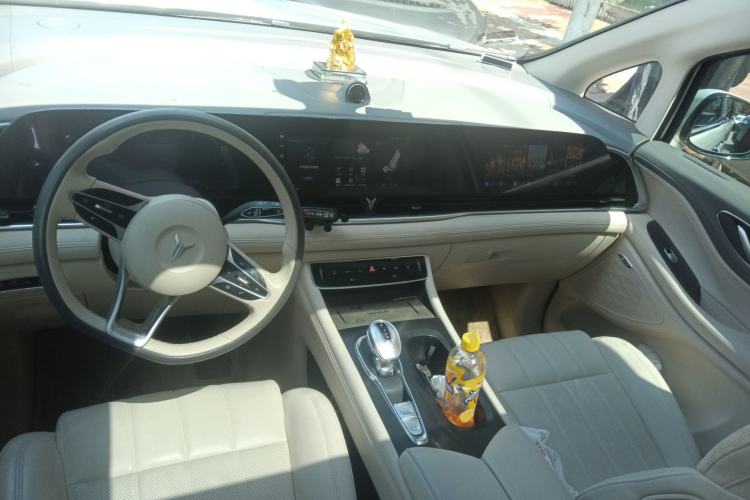 Used VOYAH Dream 2022 0-Emission Version Range of 475 km Center Console