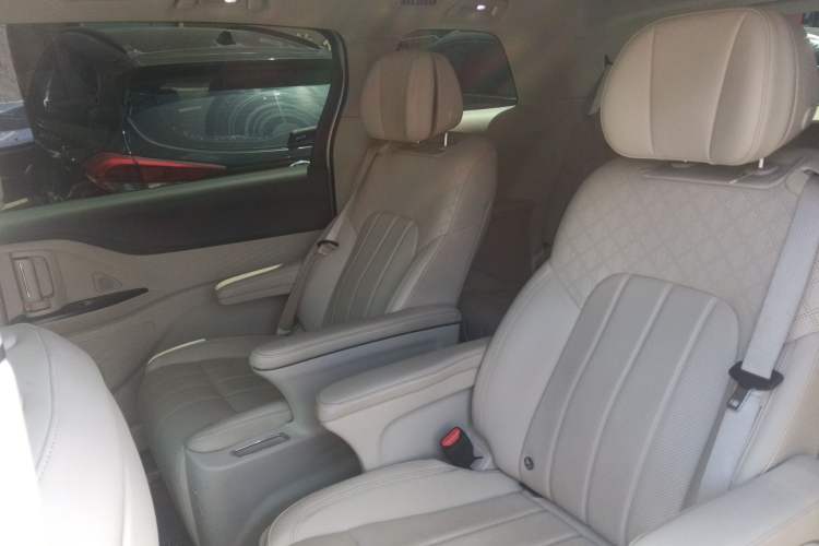 Used VOYAH Dream 2022 0-Emission Version Range of 475 km Left Rear Seat