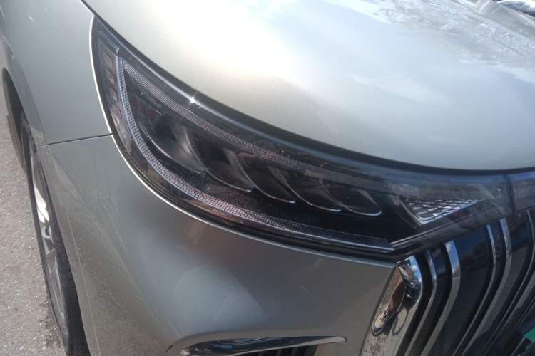 Used VOYAH Dream 2022 0-Emission Version Range of 475 km Right Front Headlight