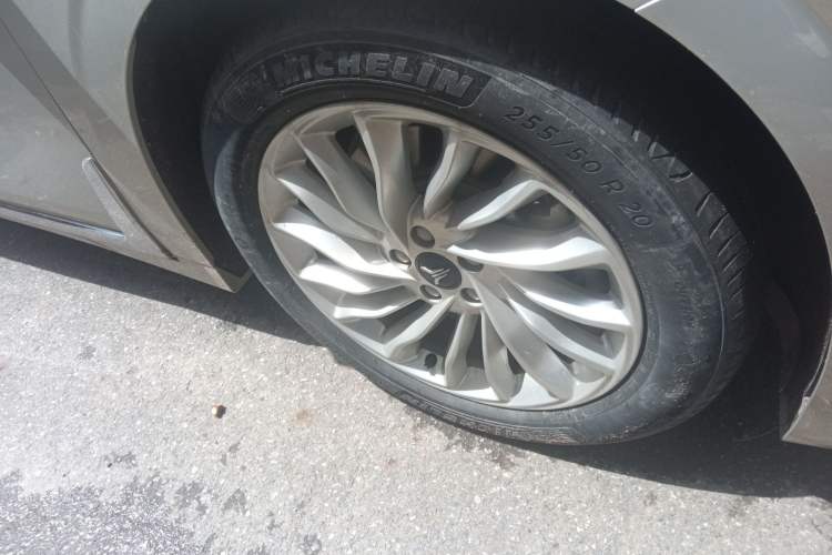 Used VOYAH Dream 2022 0-Emission Version Range of 475 km Right Front Wheel Hub