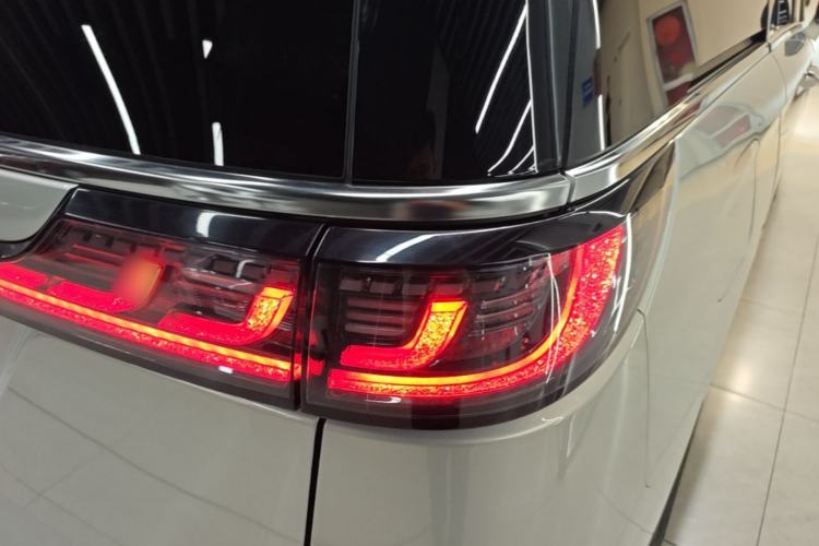 Used VOYAH Dream 2022 Low-Carbon Edition Dream+ Smart Enjoyment Package Right Rear Taillight