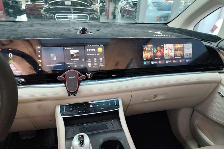 Used VOYAH Dream 2024 PHEV Extended-Range Premium Edition Audio And AC Panel