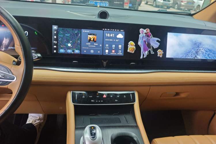 Used VOYAH Dream 2024 PHEV Extended-Range Premium Edition Audio And AC Panel
