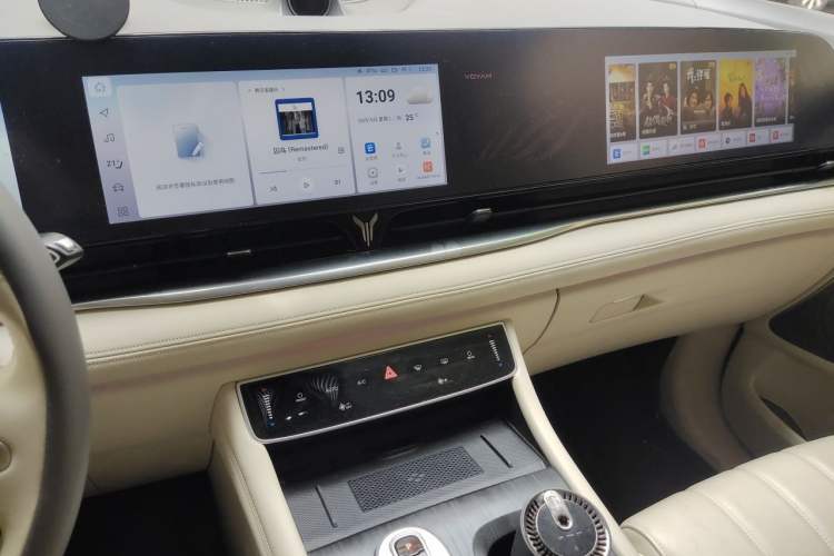 Used VOYAH Dream 2024 PHEV Extended-Range Premium Edition Audio And AC Panel