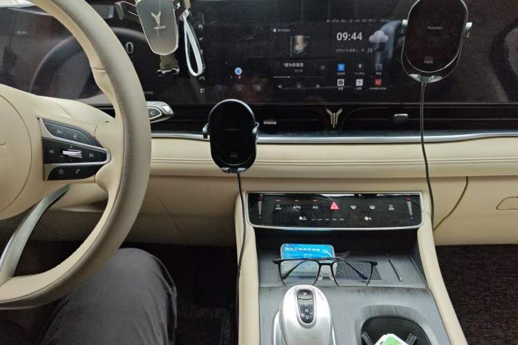 Used VOYAH Dream 2024 PHEV Ultra-Long Range Flagship Edition Audio And AC Panel