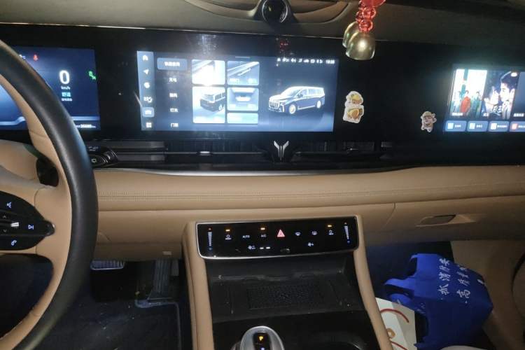 Used VOYAH Dream 2024 PHEV Extended-Range Premium Edition Audio And AC Panel