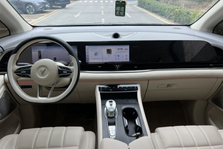 Used VOYAH Dream 2024 PHEV Extended-Range Premium Edition Audio And AC Panel
