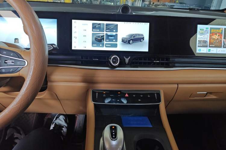 Used VOYAH Dream 2024 PHEV Extended-Range Premium Edition Audio And AC Panel