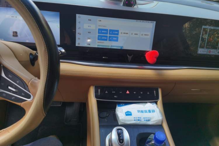 Used VOYAH Dream 2024 PHEV Extended-Range Premium Edition Audio And AC Panel