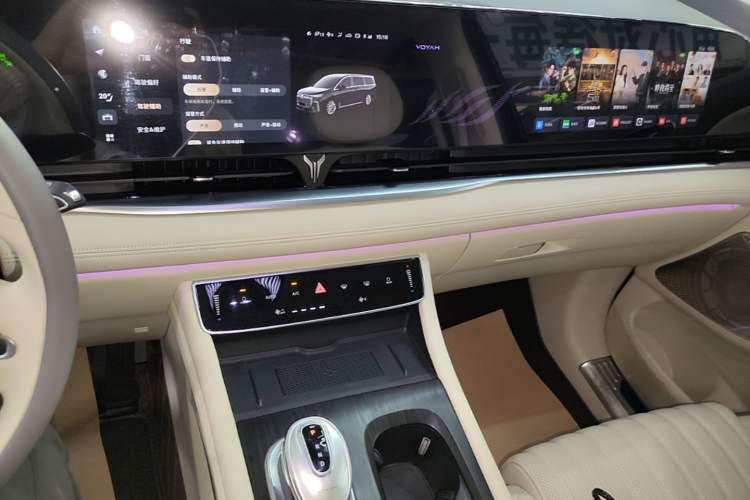 Used VOYAH Dream 2024 PHEV Ultra-Long Range Flagship Edition Audio And AC Panel