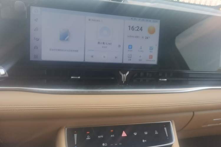 Used VOYAH Dream 2024 PHEV Extended-Range Premium Edition Audio And AC Panel