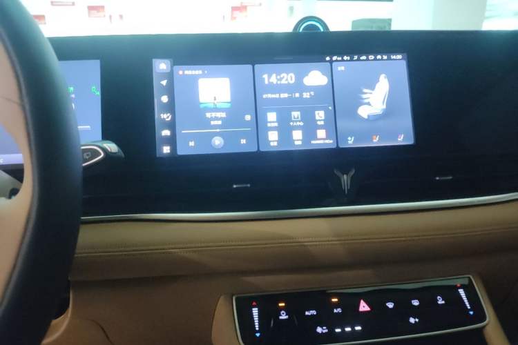 Used VOYAH Dream 2024 PHEV Extended-Range Premium Edition Audio And AC Panel