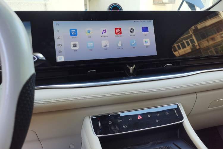 Used VOYAH Dream 2024 PHEV Extended-Range Premium Edition Audio And AC Panel