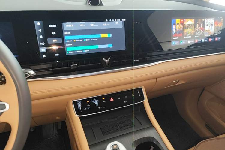 Used VOYAH Dream 2024 PHEV Extended-Range Premium Edition Audio And AC Panel