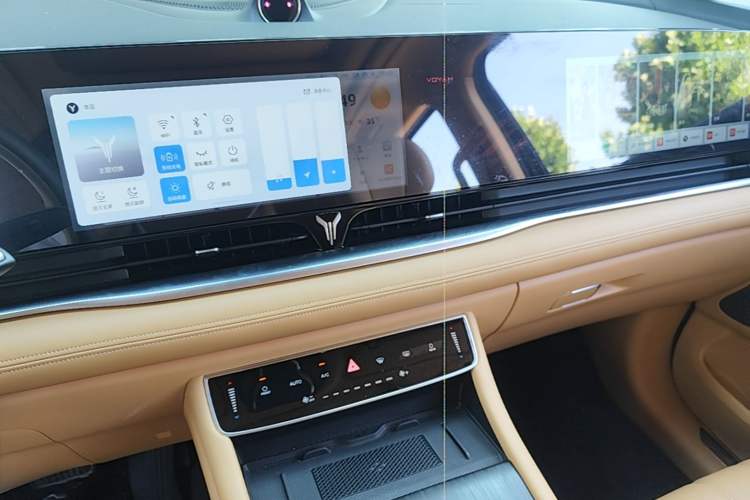 Used VOYAH Dream 2024 PHEV Extended-Range Premium Edition Audio And AC Panel