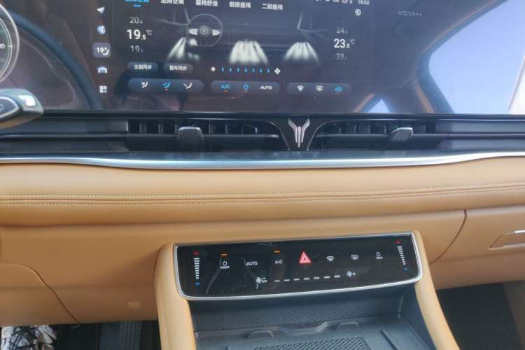 Used VOYAH Dream 2024 PHEV Extended-Range Premium Edition Audio And AC Panel