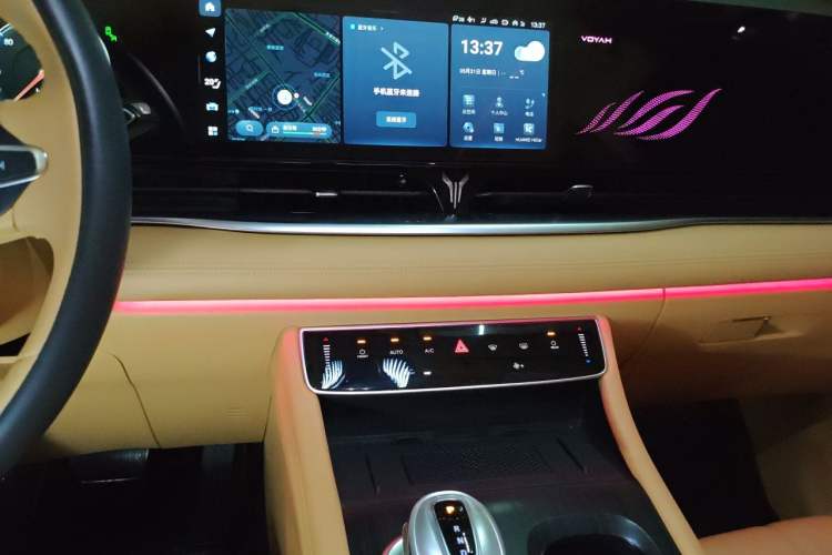 Used VOYAH Dream 2024 PHEV Extended-Range Premium Edition Audio And AC Panel