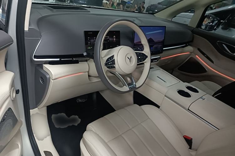 Used VOYAH Dream 2024 EV Long-Range Premium Edition Center Console