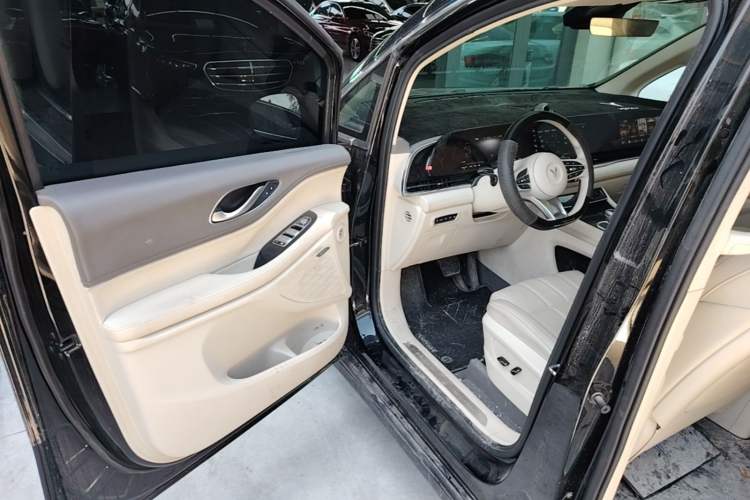 Used VOYAH Dream 2024 PHEV Extended-Range Premium Edition Driver Seat