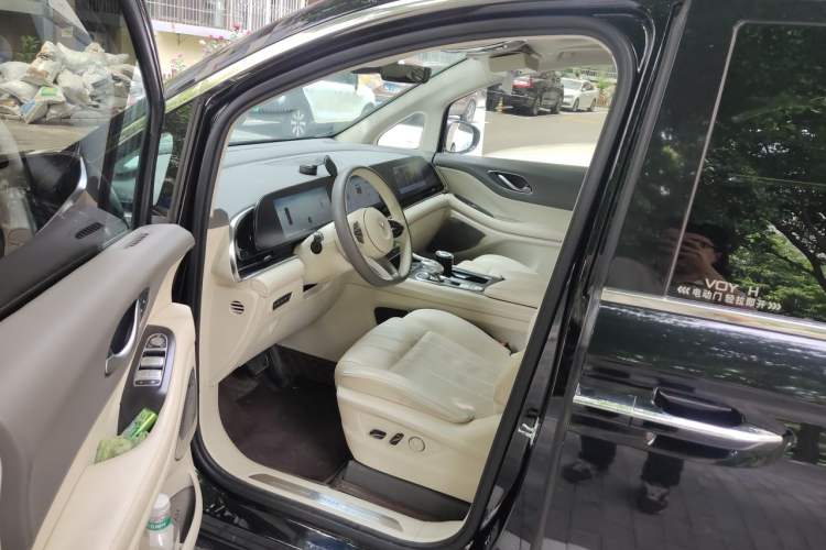 Used VOYAH Dream 2024 PHEV Extended-Range Premium Edition Driver Seat