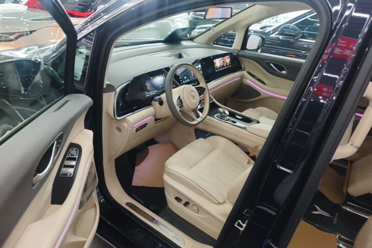 Used VOYAH Dream 2024 PHEV Ultra-Long Range Flagship Edition Driver Seat