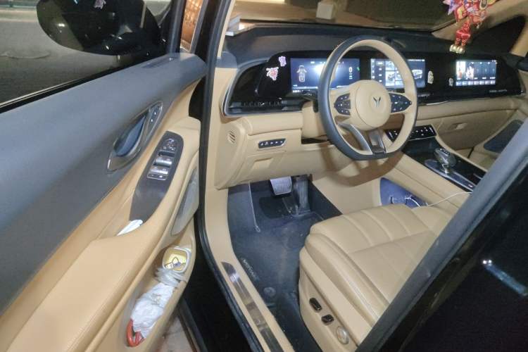 Used VOYAH Dream 2024 PHEV Extended-Range Premium Edition Driver Seat